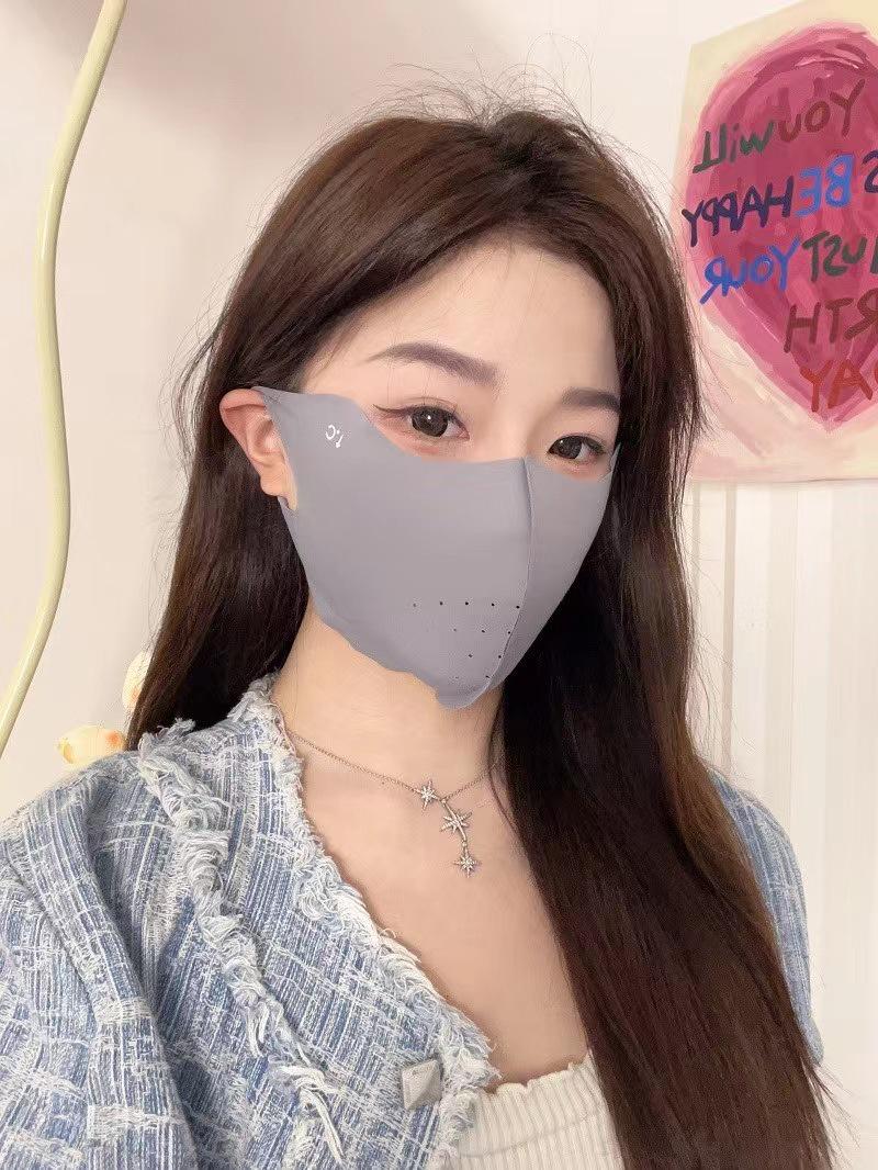 

Жіноча маска з крижаного шовку без швів UPF50+ з 3D захистом очей та УФ-захистом One Size