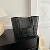 Stylish Retro Fashion Black Tote Bag For Women Large Capacity For Commuting