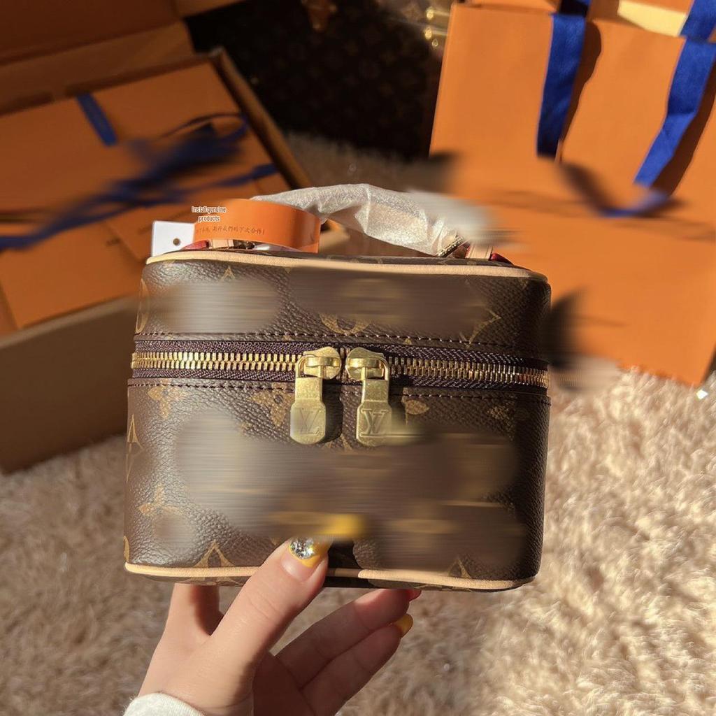 Sminkväska för kvinnor i äkta läder med stor kapacitet, crossbody-axelväska med presentförpackning