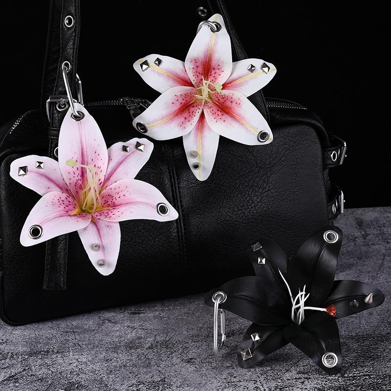 Elegant Lily Flower Keychain Creative Hand-Punched Puncture Simulation Flower Pendant Personalized Bag Accessories Gifts