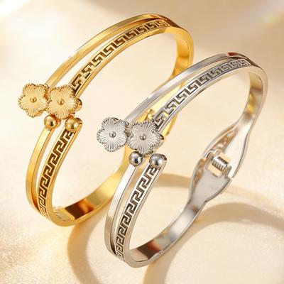 Five-leaf Flower Light Luxury Open-ended Women's Retro All-match Great Wall Pattern Bracelet