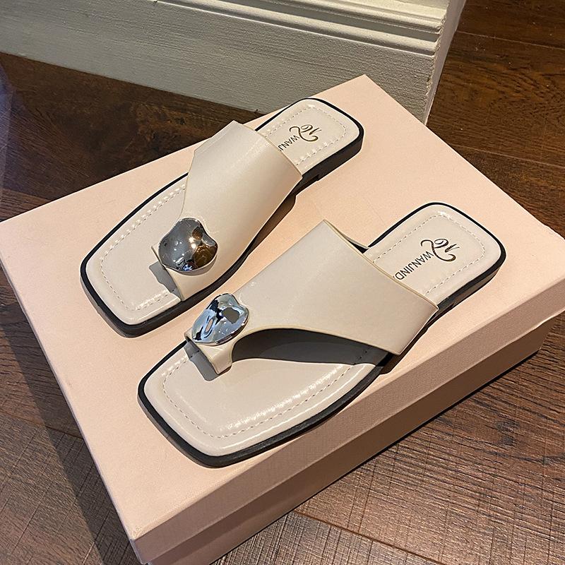 Hot Selling Fashion Flat Women's Slippers 2025 New Leather Ring Toe Sandals Summer Shoes for Women Large Size 35-43 Flip Flops