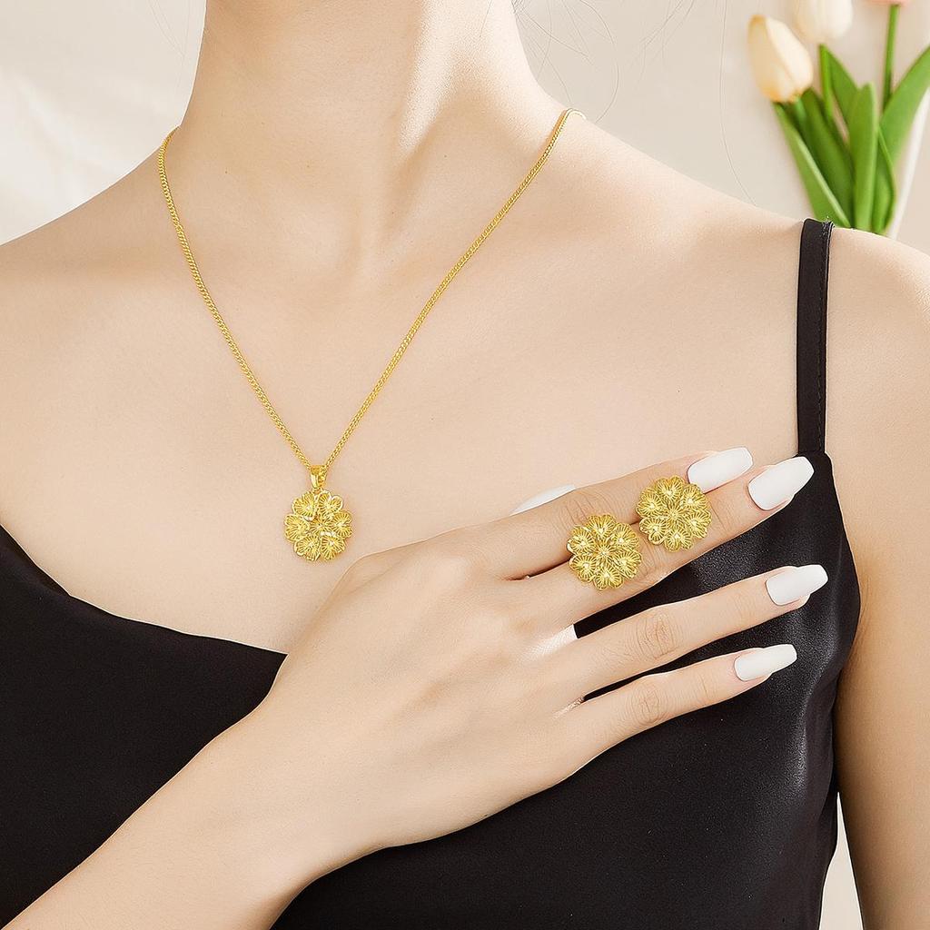 CMM 2PCS Retro Palace Jewelry Set Golden Leaf Shape Brushed Craft Clavicle Chain Pendant Necklace Earrings Women's Party Jewellery Accessories