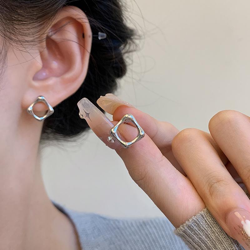 Fashionable Metal Hollow Square Earrings for Women Simple Korean Design Golden Smooth Geometric Earrings Party Jewelry Gifts