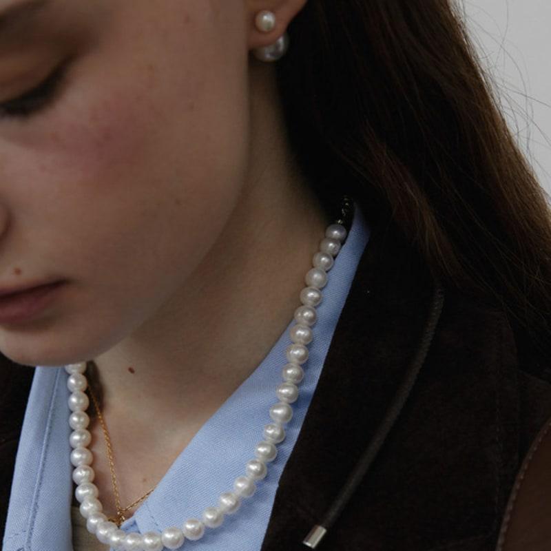 LOVE ME MONSTER Natural Pearl Leather Ribbon Necklace (L243MNK020)