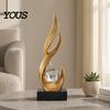 Statua Artigianale Elegante Scultura Decorativa Astratta con Sfera di Cristallo Trasparente, Moderna Curva Fluida Decorazione da Tavolo Lusso per Casa per Ufficio