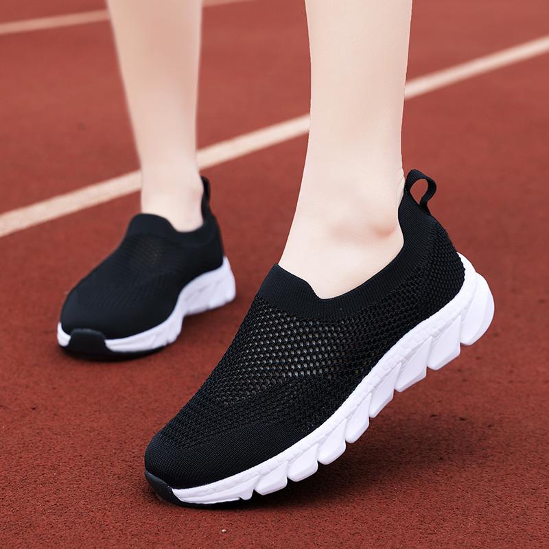 A new slip-on casual shoes mesh cloth breathable fashion soft sole outdoor sports students light running shoes