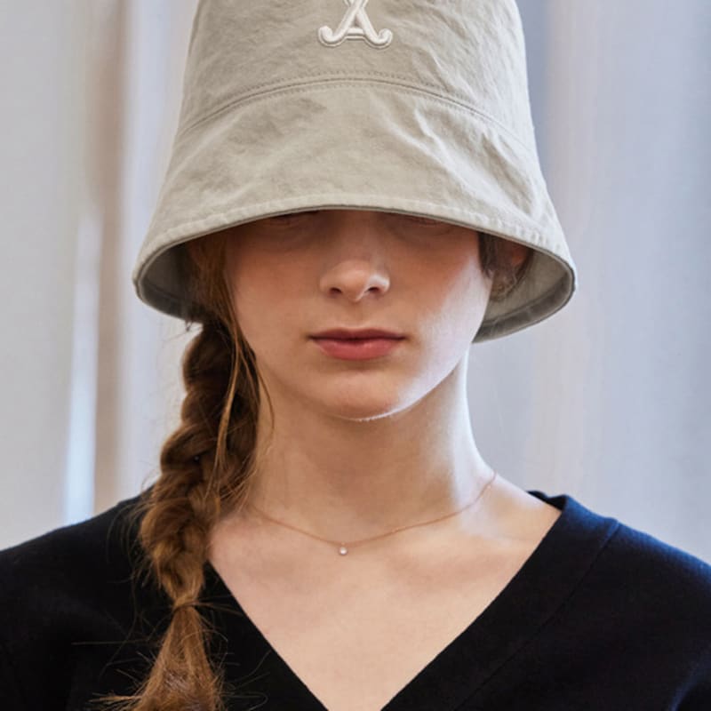 

VARZAR VA Изогнутая Панама с 3D Логотипом Бежевая FREE