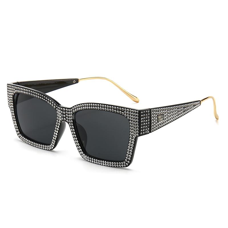 Женские солнцезащитные очки с квадратными бриллиантами. Классные солнцезащитные очки. Женские солнцезащитные очки. Солнцезащитные очки с защитой от ультрафиолета.