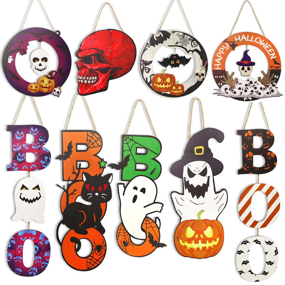 Läskiga Halloween-träskyltar med dödskallemotiv för feststämning