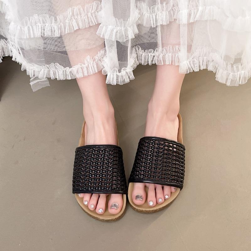 Fashion Women's Sandals Woman Hollow Out Designer Slides Shoes  Women Slippers Flat Summer 2025 Fashion Ladies Barefoot Shoes