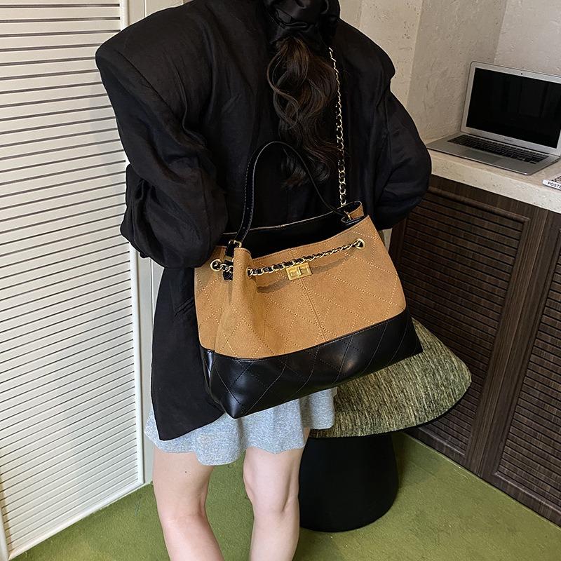 Bag women's new contrasting color retro matte chain one shoulder underarm bag portable messenger tote bag tide
