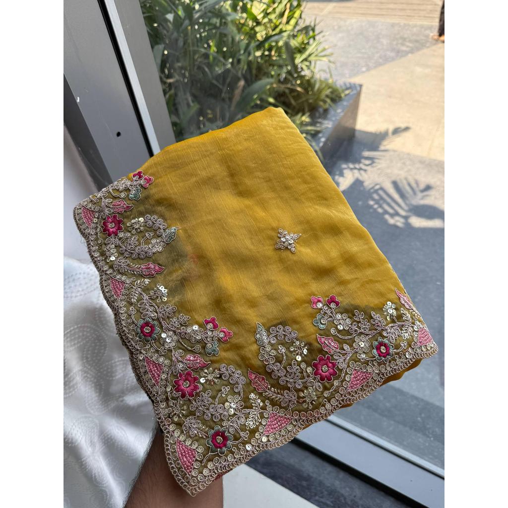 Collezione Speciale Saree Ricamati per Matrimoni Premium