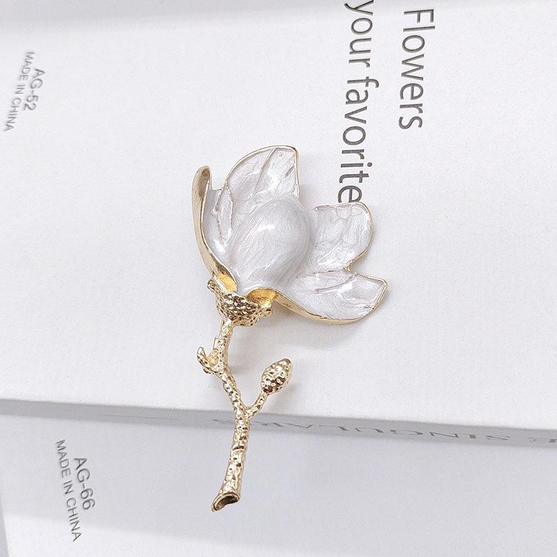 White Magnolia Vintage Pin: Premium Retro High-End Brooch Jewelry & Clothing Accessory.