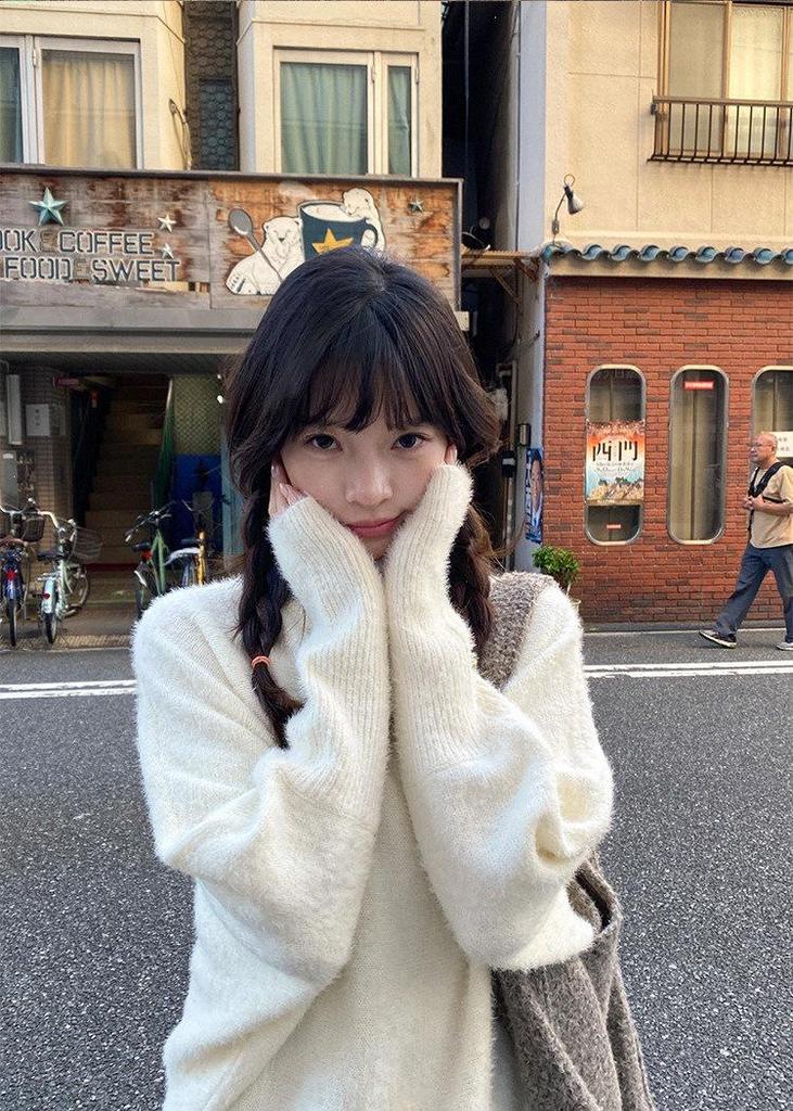 Elegant Women's White Raccoon Fur Pullover - Luxurious, Soft Cream Inner Layer, Winter Knitwear