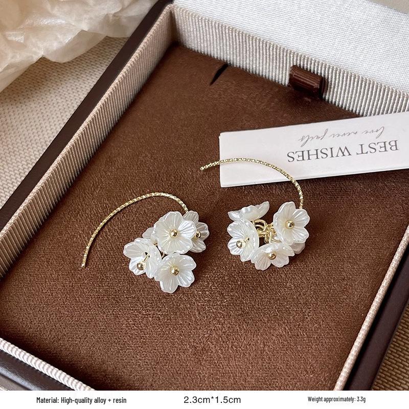 French Retro Pearl Plaid Earrings: Luxury Korean Studs for Women