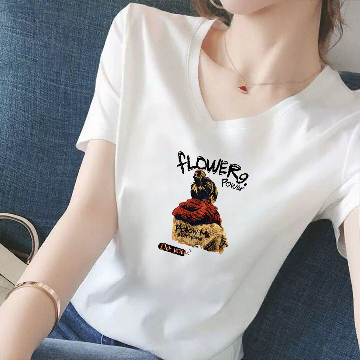 

High-end Women s White V-neck Printed Short-sleeve T-shirt, Versatile Summer Top for Middle-aged Mothers Small