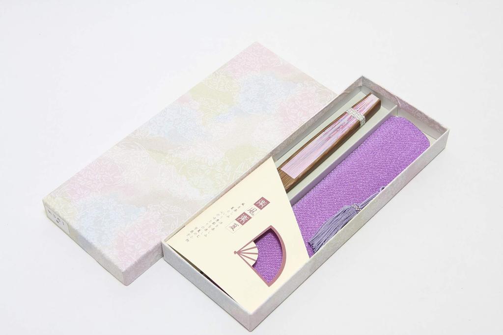 fan with fan in a presentation made in Japan blossom and bellflower [Hasegawa] Women's Kyoto-style case, box, (Cherry design, double-sided)