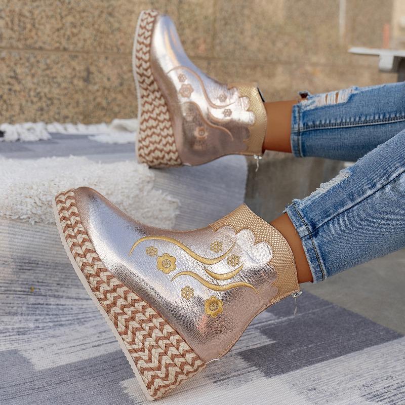 European and American Design Women's Boots 2024 Autumn New Style Slope Heel Embossed Comfortable Large Casual Women's Boots