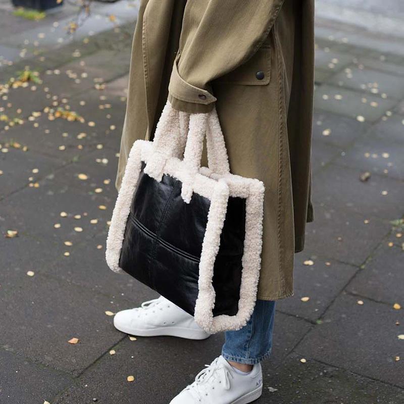 Large Totes Winter Hot Style Sheep Fur Women's Handbags Plush Pu Leather Shoulder Bag Black Designer Bags for Women