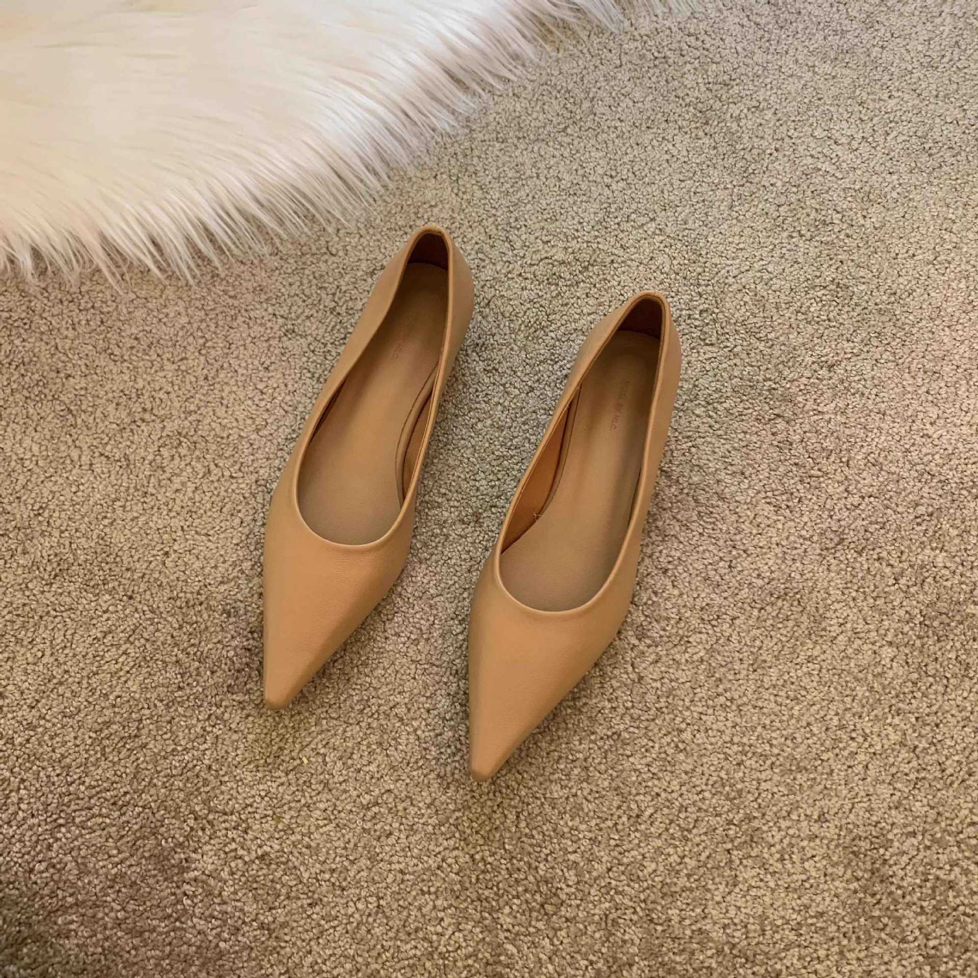 

Остроносые туфли на плоской подошве, одинарные туфли женские 2025 года, новый темперамент, заостренный нос, неглубокий нос, низкий каблук, темперамент, туфли бабушки, туфли феи 39 абрикосовый