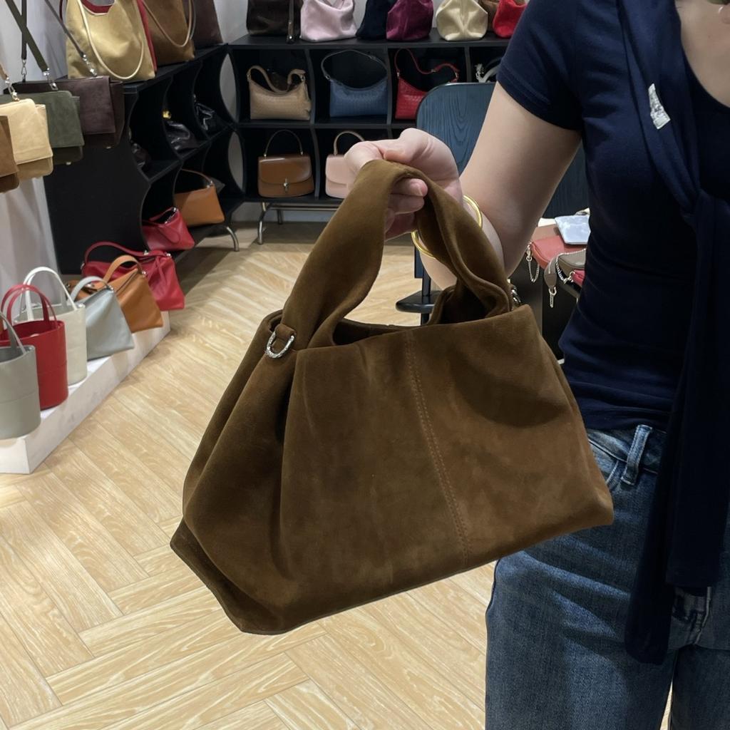 Early Autumn New Niche Design Cloud Bag Frosted Cowhide Dumpling Bag Retro Leather Bag High-end Messenger Bag