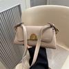 French niche high-end bag women's 2025 new fashion retro shoulder underarm bag versatile messenger baguette bag