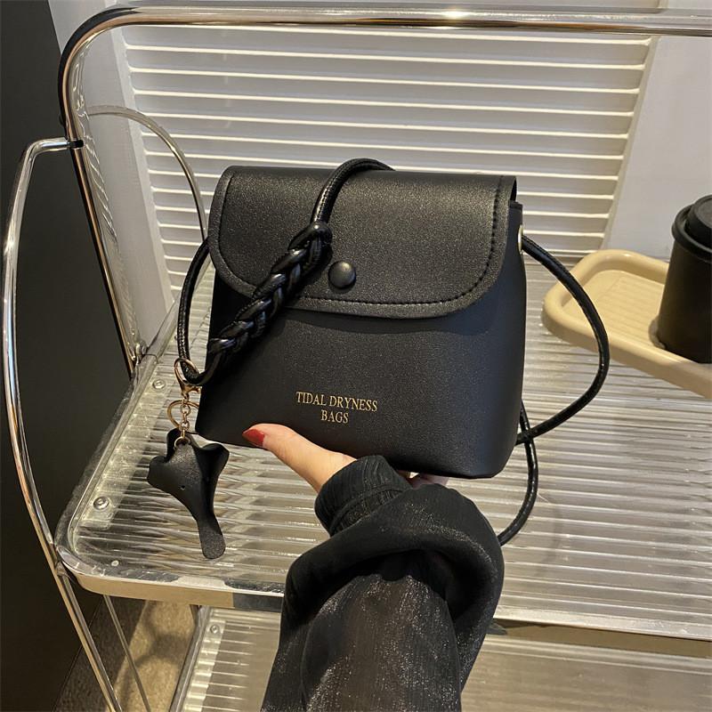 

Chic Korean Street Style Women s Crossbody Bag With Magnetic Closure And Soft Pu Material For Everyday Fashion чёрный