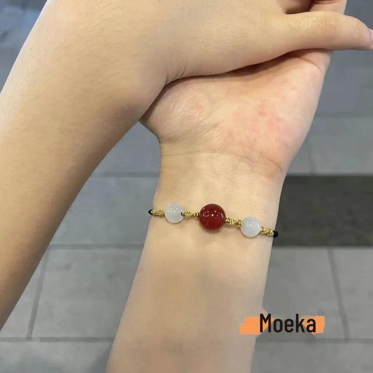 

Ожерелье из бусин-переносок на удачу – Красный агат на плетеном шнуре для мира и удачи