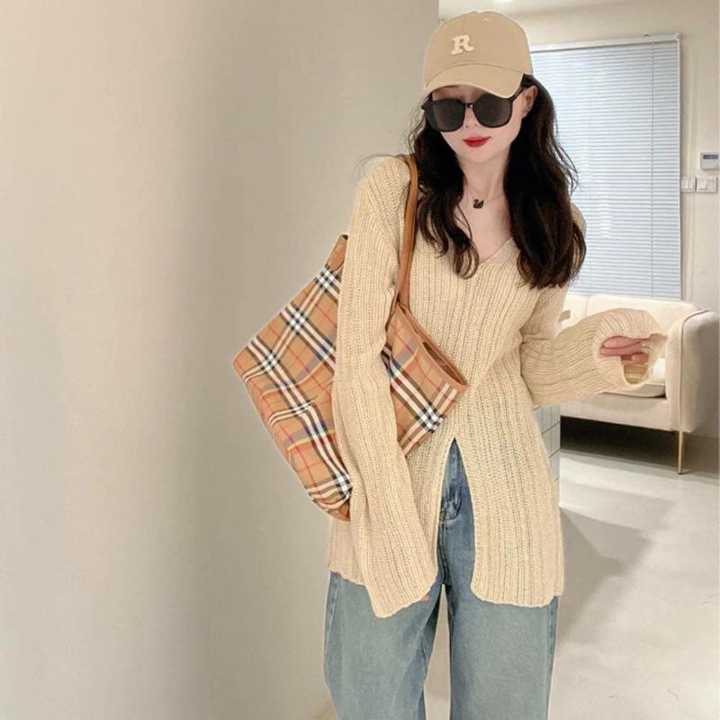 

Women s French Chic V-Neck Knitwear: Early Autumn 2025 Long Sleeve Base Layer Top XL fits 60-65kg