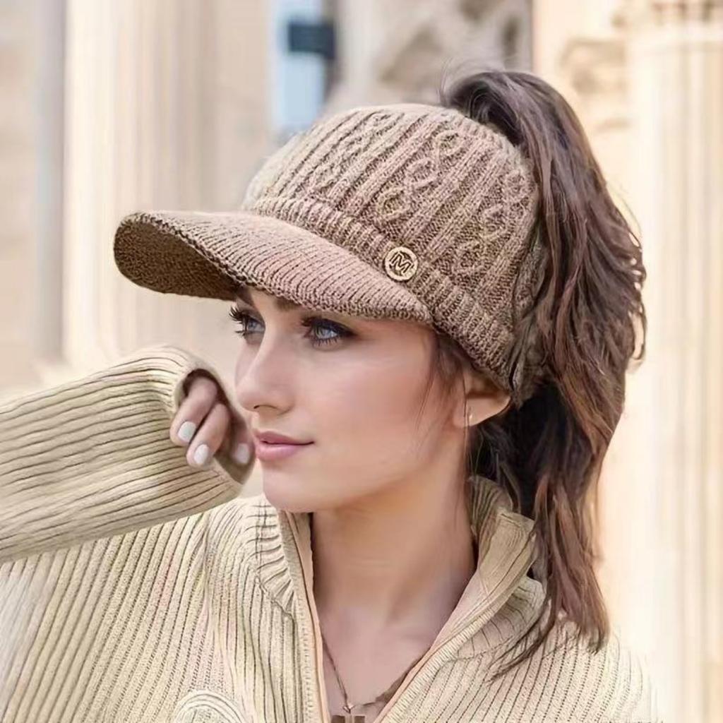 Autumn and Winter Warm Hollow Top Hat, Thickened and Can Tie A Ponytail To Prevent Cold, Ear Protection Knitted Hat, Fashionable Duckbill Hat