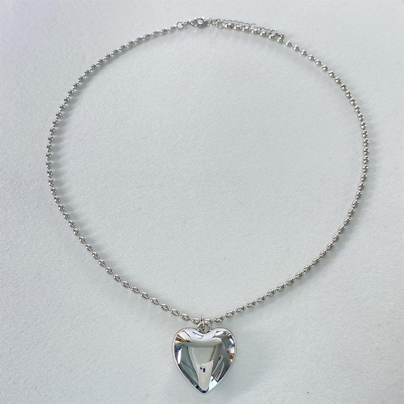

Sweet Cool Style Heart Pendant Gray Metal Bead Clavicle Chain Necklace