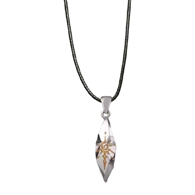 Ręcznie robiony wisiorek z meteorytu na łańcuszku Szyjnym Oferujący Połączenie Vintage Elegancji i Współczesnego Stylu