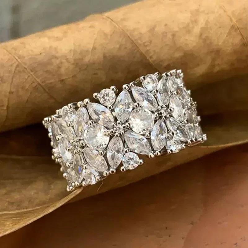 Huitan Charming Flower Design Women Ring Fresh Style Full Sparkling CZ Fashion Elegant Wedding Daily Accessories Party Jewelry