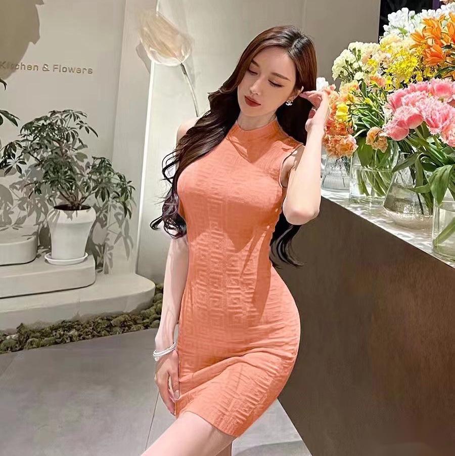 

Чистое и Сексуальное Мини-Платье Бодикон - Без рукавов, Облегающее бедра, Идеально для Ранней Весны One Size (Recommended for up to 125 lbs) оранжевый