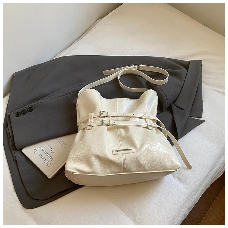 

Premium sense retro big bag women 2025 new popular fashion versatile shoulder bag large capacity messenger bucket bag білий