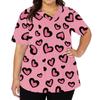Modisches Damen-Arbeitsoberteil mit V-Ausschnitt und kurzen Ärmeln, Seitenschlitzen, Taschen und verziert mit Valentinstag-Herzelementen und Herzprints.