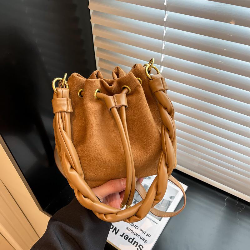 Crossbody bag women's bag 2025 new bag light luxury niche high-end hand bag super fire leopard print shoulder bucket bag