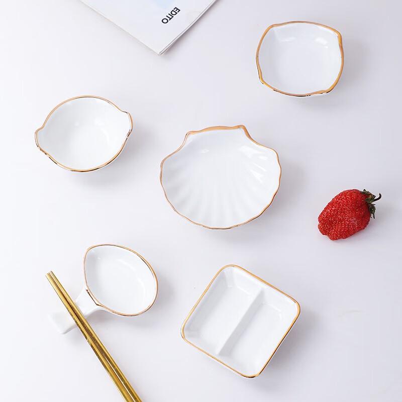 Plato pequeño de cerámica con borde dorado de lujo ligero