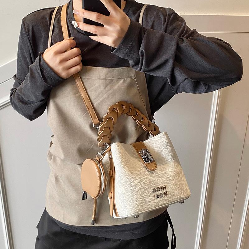 

Ретро контрастного цвета сумка женская сумка нишевая простая сумка через плечо повседневная универсальная сумка-мессенджер для поездок на работу белый