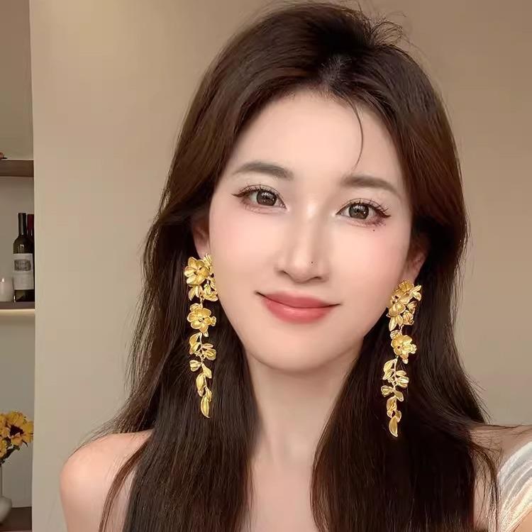 

2025 High-End Silver Flower Earrings - Spring & Summer Collection for Women