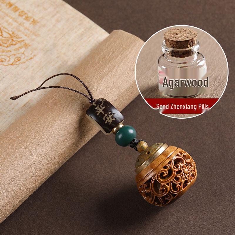 Green Sandalwood Vintage Hollow Sachet Keychain Aromatherapy Pendant