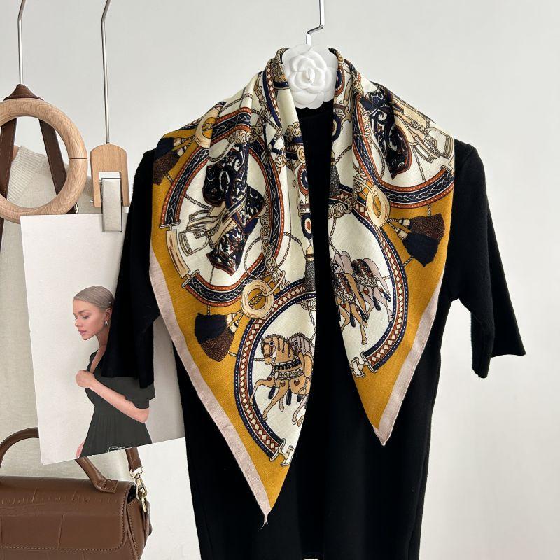 Hot-selling new carriage printing big-name high-end cotton and linen texture 71 * 71cm women's decorative velvet silk scarf
