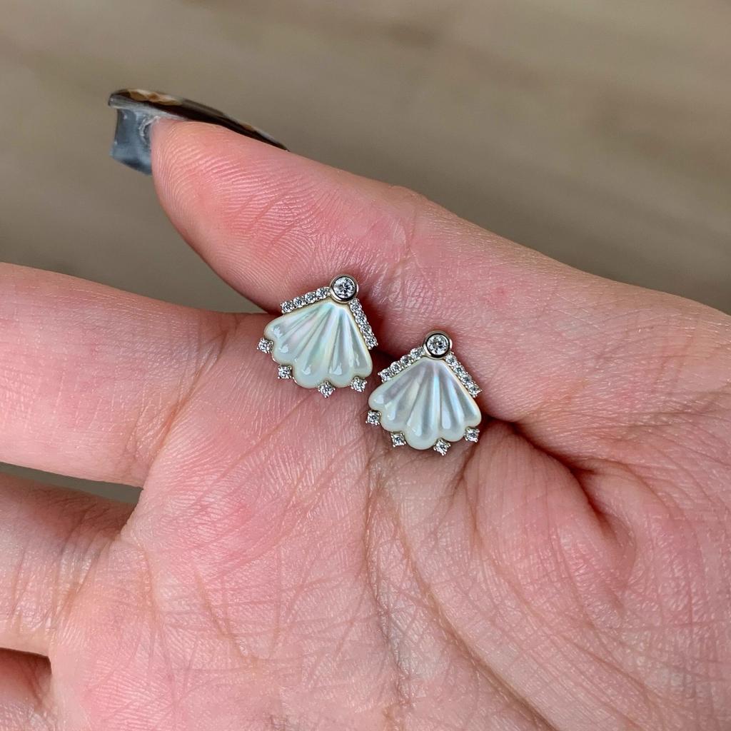 Light luxury and exquisite Fine Sparkling shell earrings for women new in White Fritillaria earings stud wedding jewelry gifts