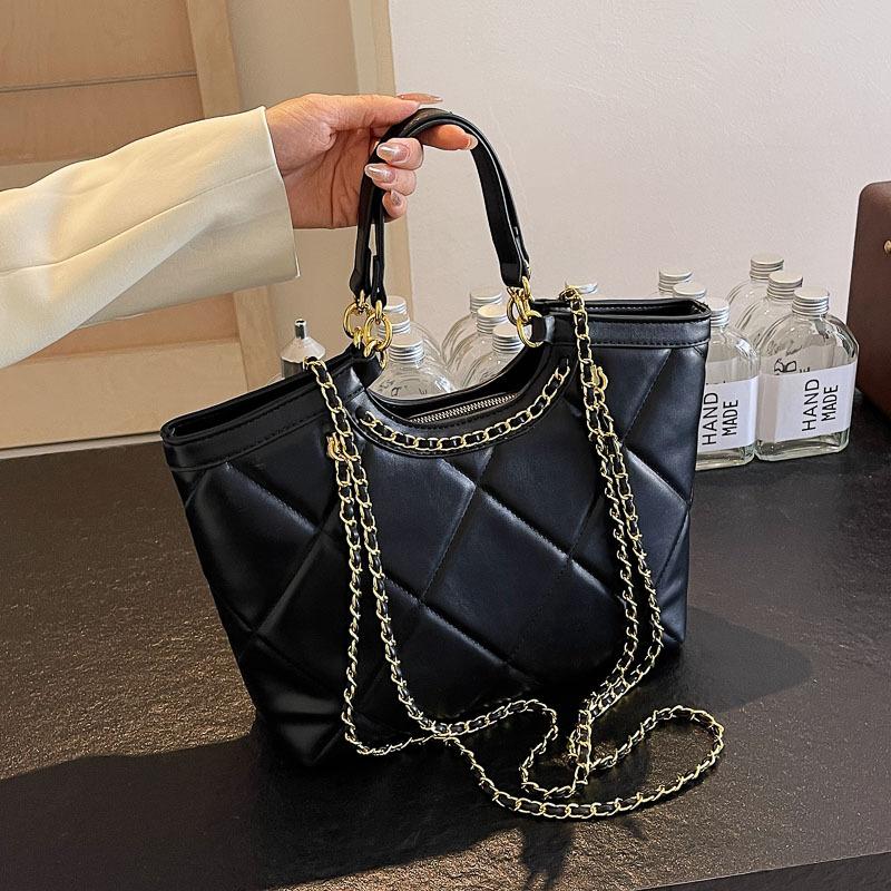 

Large capacity chain handbag bag women s autumn and winter new fashion diamond shoulder messenger bag commuter tote bag чёрный