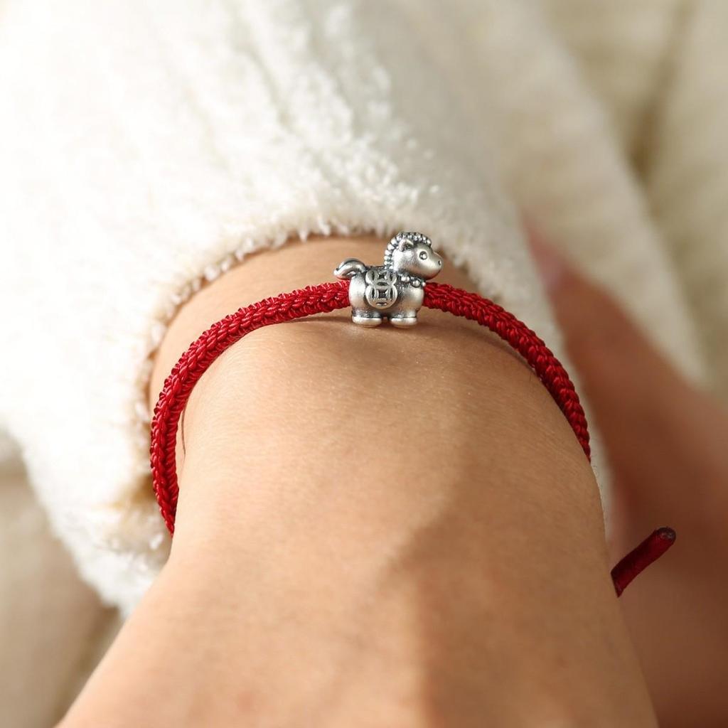 2026 Chinese Zodiac Horse Red String Bracelet: Symbol of Wealth and Prosperity for Men's and Women's Benming Year.