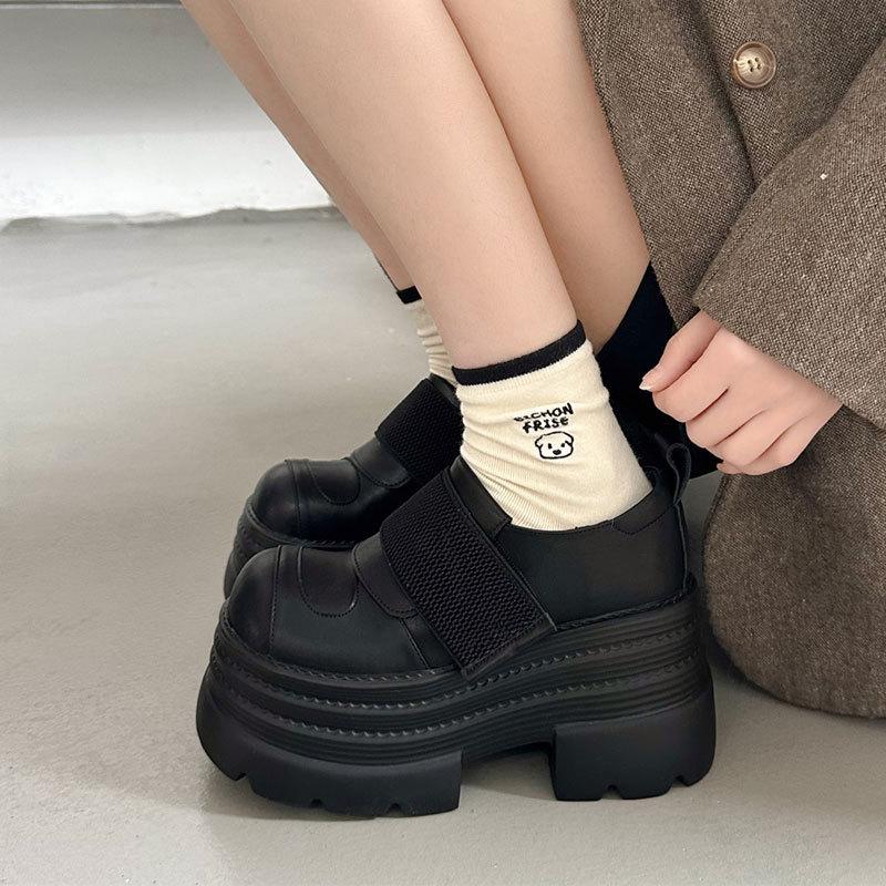 Schwarzer Klettverschluss erhöhte Plattform kleine Lederschuhe Damen neue Herbst vielseitiger Rock Mary Jane Einzelschuhe