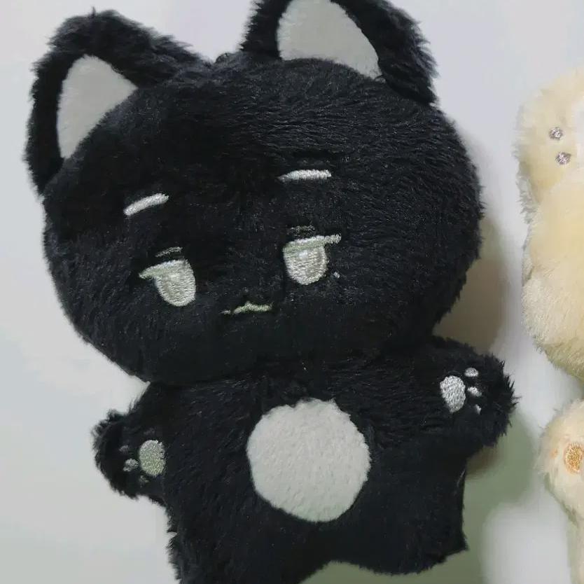 

Zerobaseone Jebe-won Kim Ji-woong s 10cm Doll Is Yawning