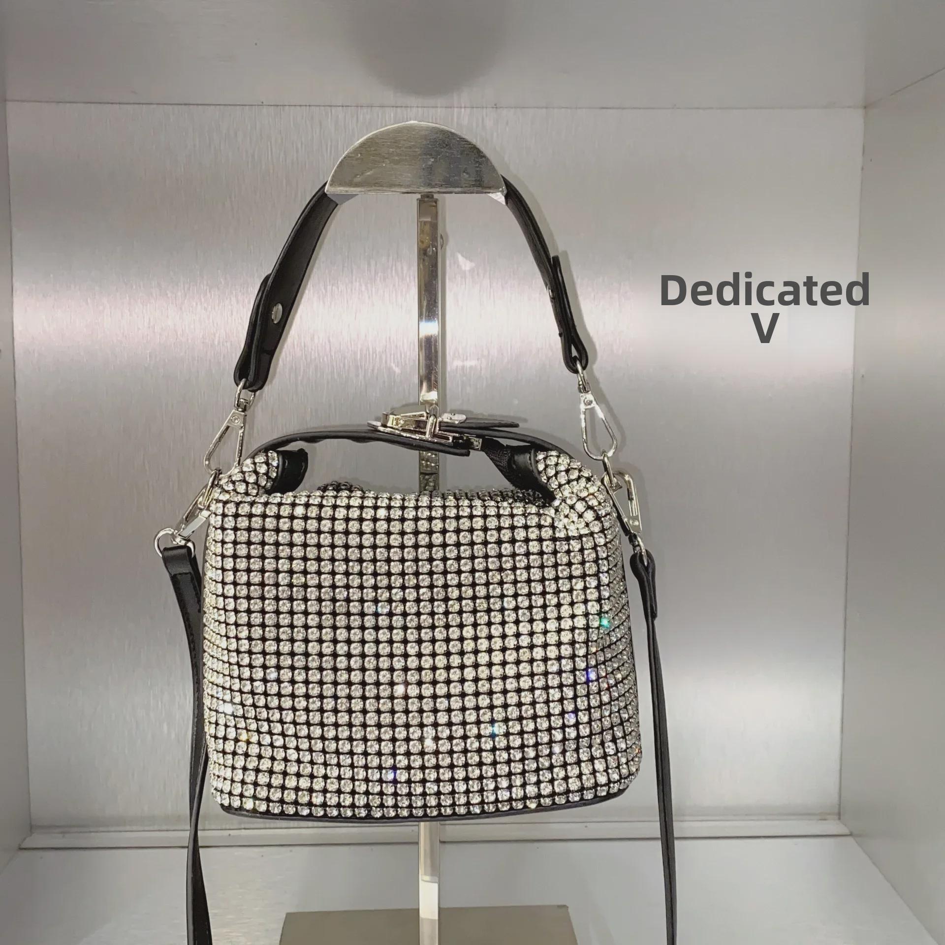 

Высококачественный панковский клатч с цепочкой подмышкой и стразами из металла и бриллиантов серебряный