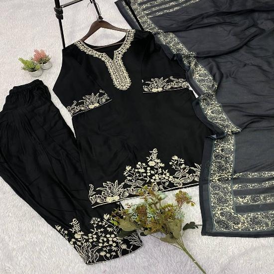The Noor Jahan Embroidered Linen Shalwar Kameez Set M